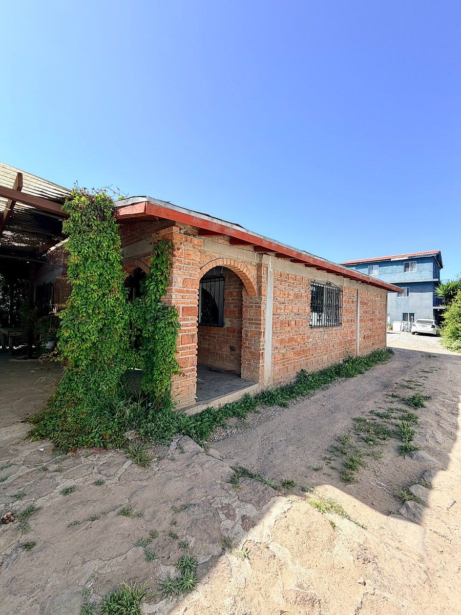 Edificio en Eduardo Crosthwhite, Playas de Rosarito, foto 4 de 37