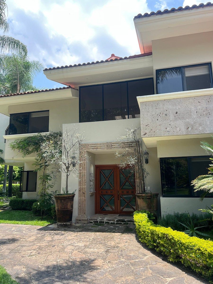 House for sale in Valle Real in front of the park!, photo 1 of 17