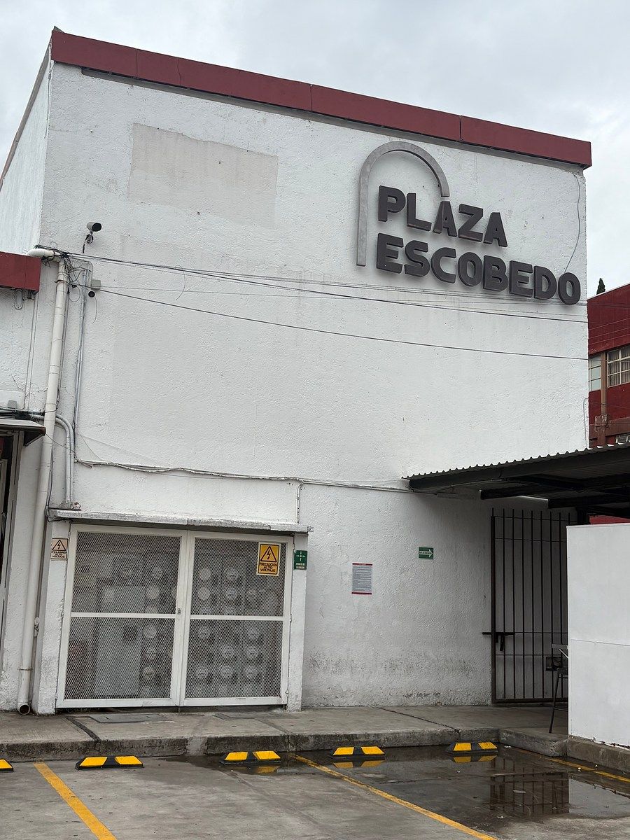 Local en renta en plaza escobedo, foto 1 de 10