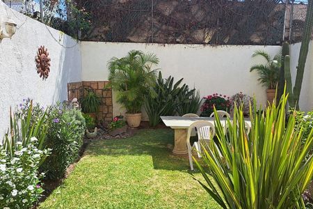 Linda Casa à Venda com Segurança – Excelente Estado em La Tijera.