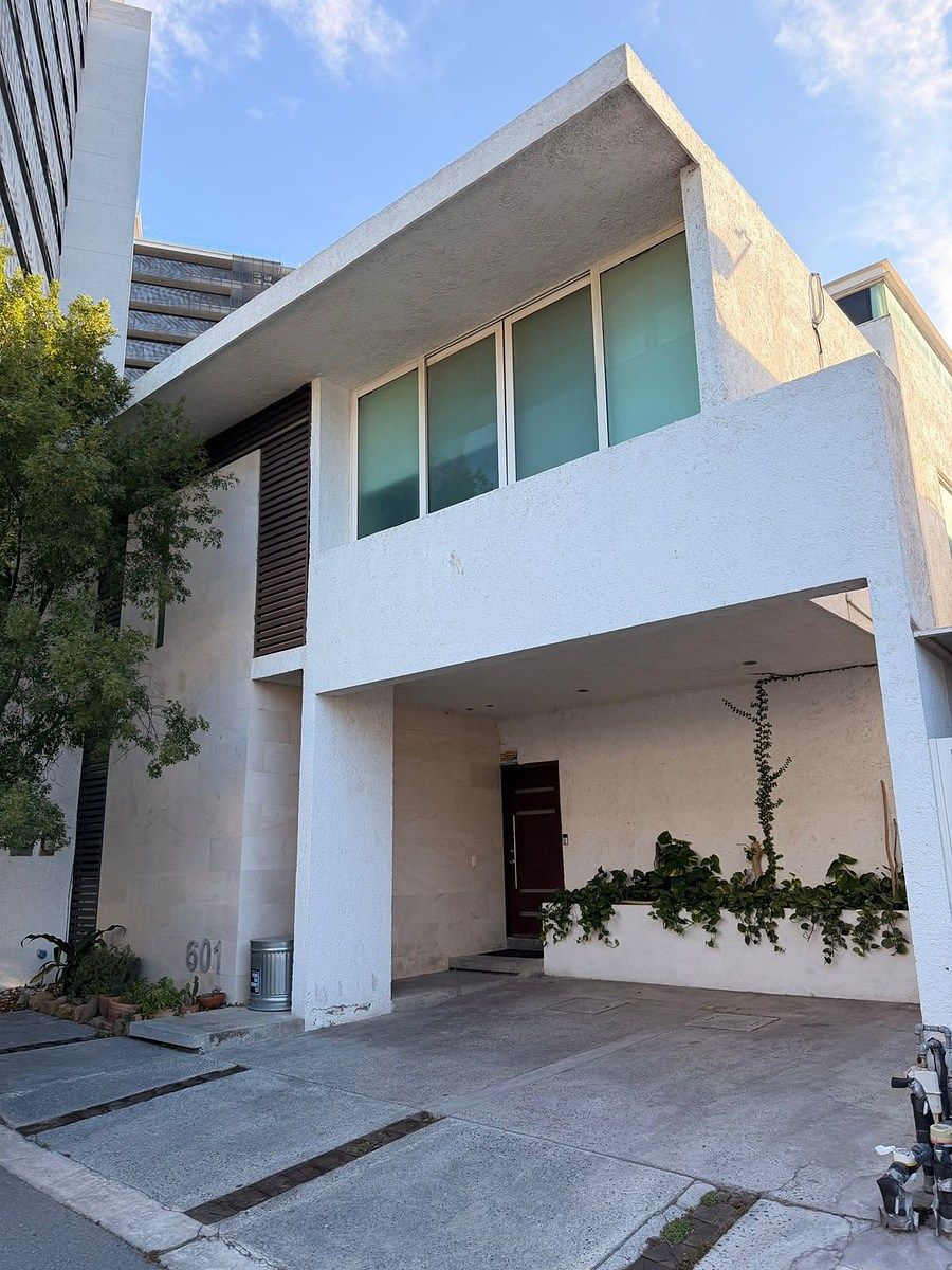 CASA EN RENTA VALLE PONIENTE, foto 1 de 16