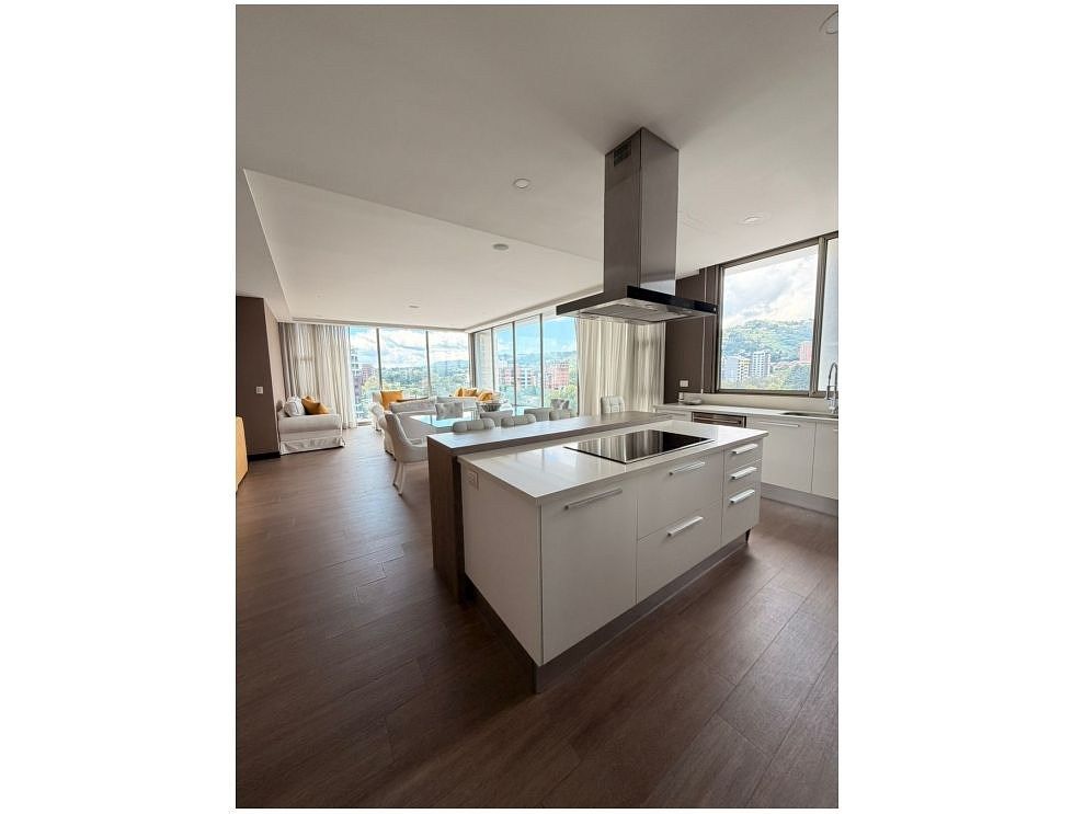 Apartamento de Lujo en Venta – Torre Caprese, Zona 15 - Image 2