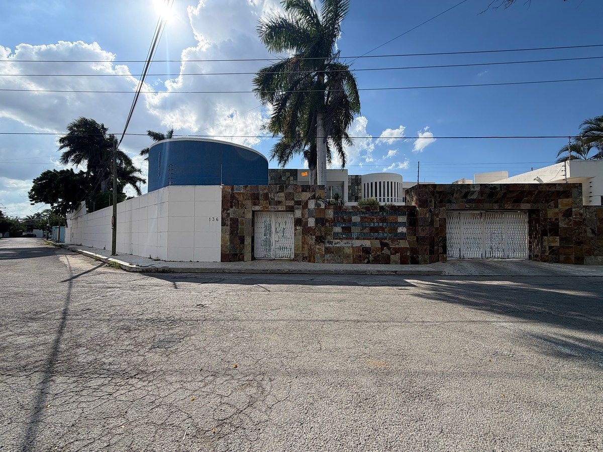 CASA EN VENTA EN MONTECRISTO, foto 1 de 28