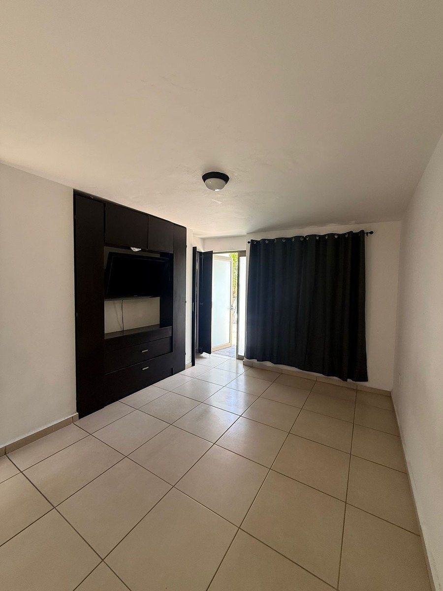 Casa em Fraccionamiento Portón Cañada, León, foto 4 de 12