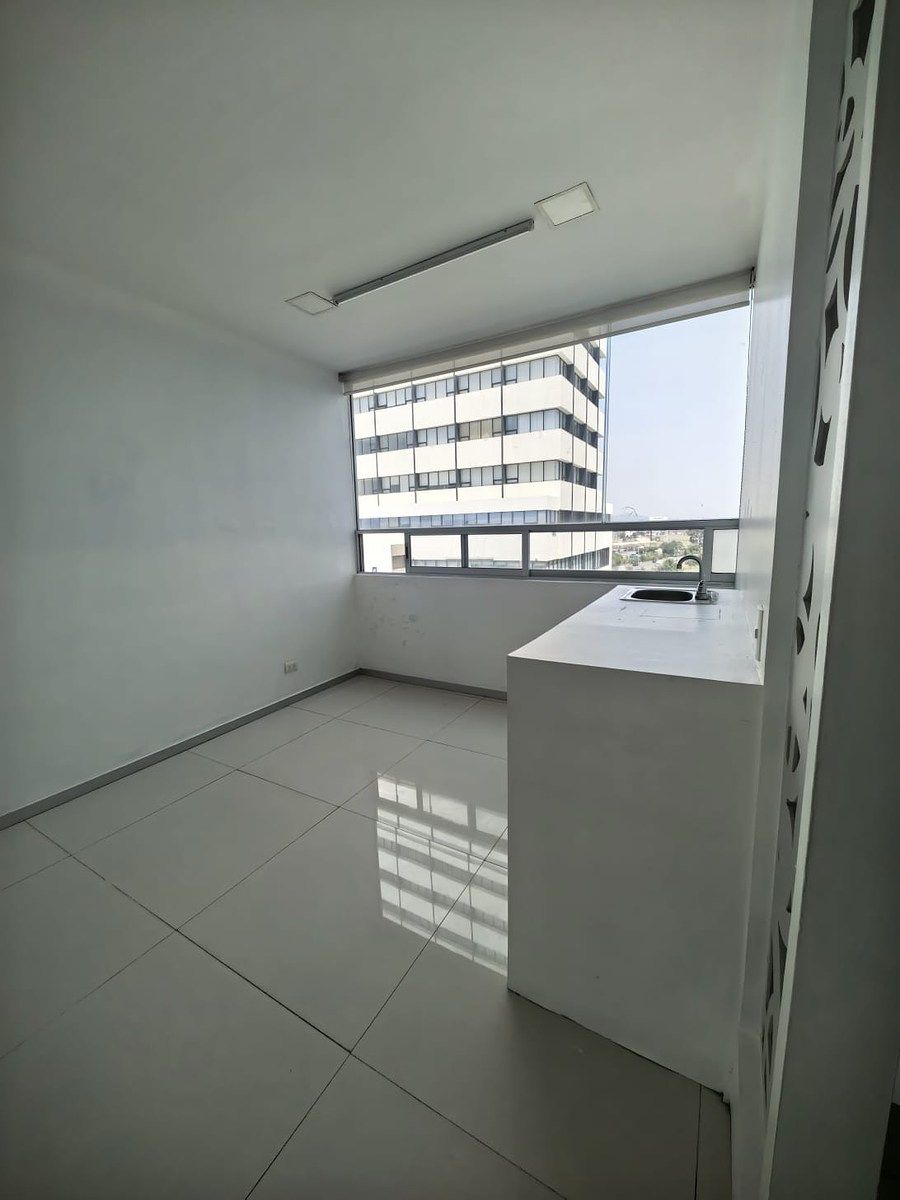 CONSULTORIO EN TORRE MÉDICA II EN RENTA EN PERIFÉRICO, foto 1 de 15