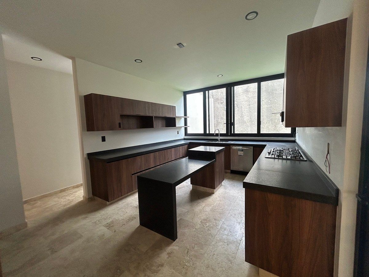 Cocina, equipada con dishwasher, horno y microondas, foto 10 de 30