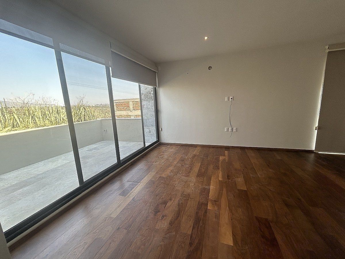 Segunda habitación secundaria con balcón, foto 19 de 30