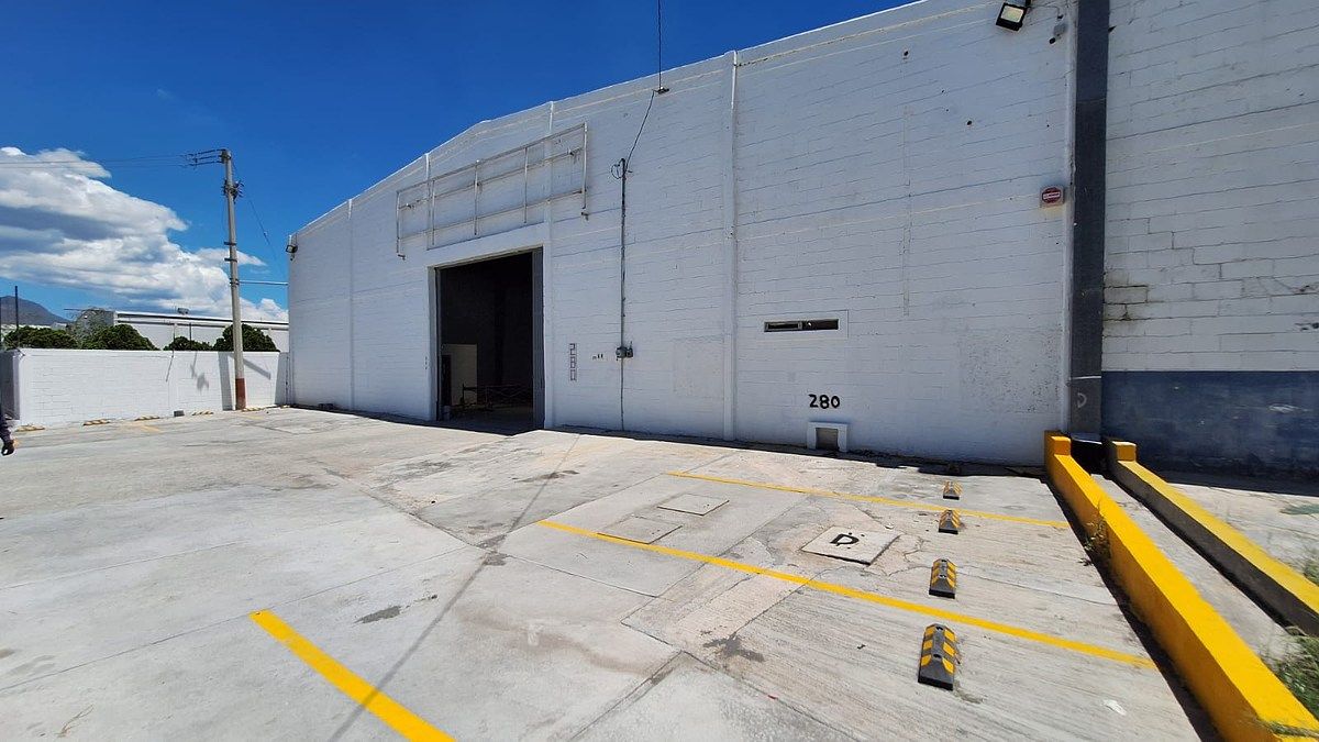 BODEGA CERCA GM SALTILLO 1,300 M2, foto 1 de 11