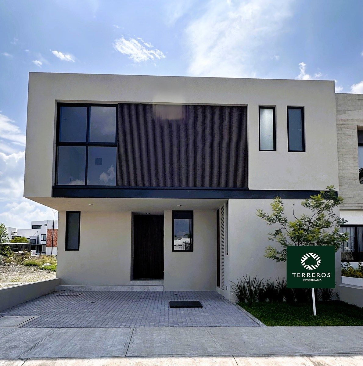 CASA MODERNA EN VENTA CON RECAMARA EN PLANTA BAJA, JURIQUILLA QUERETARO, foto 1 de 23