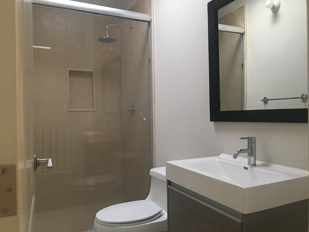 Baño planta alta, photo 14 of 21