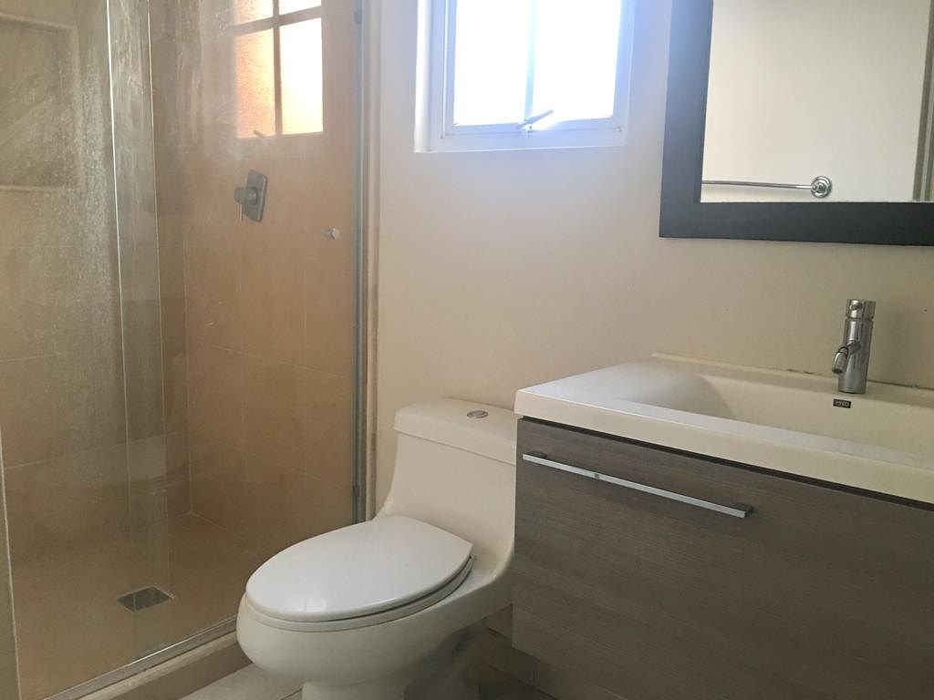 Baño principal, photo 11 of 21