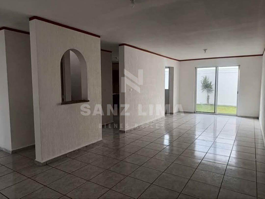 Praderas de Santa Lucía: Amplia casa con jardín trasero, foto 1 de 15