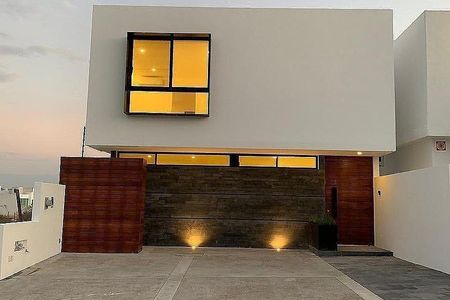 Residencia Contemporánea en Cumbres Del Lago en venta