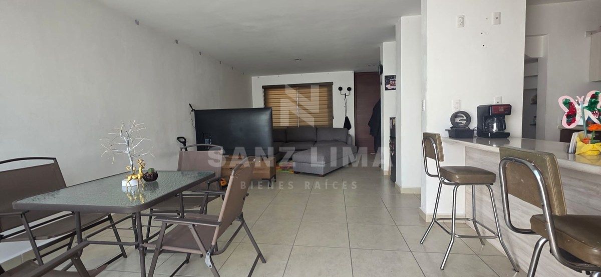Cartagena: Espaciosa casa en fraccionamiento frente a alberca, foto 1 de 18