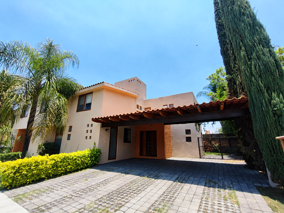 Casa en puerta real de 5 recámaras y cuarto de servicio, foto 1 de 18