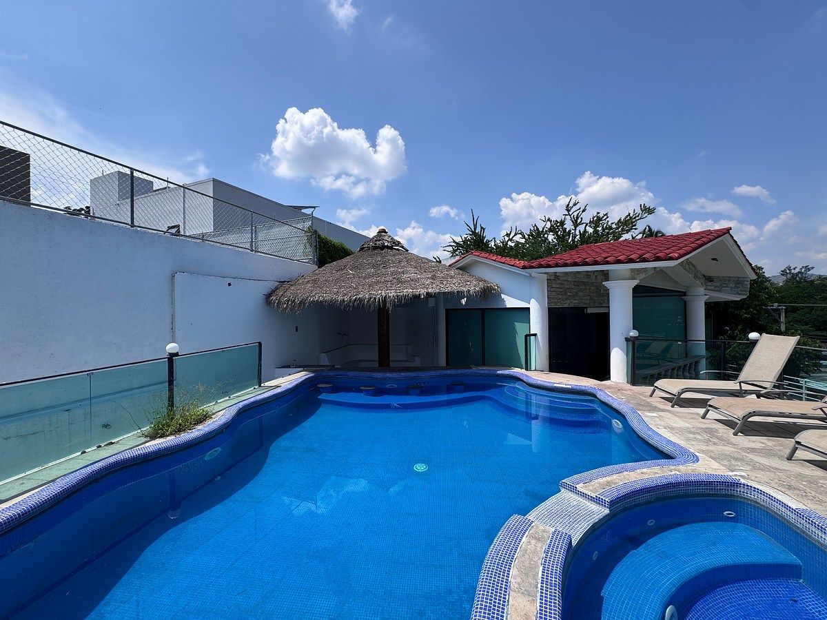 CASA EN VENTA EN CUERNAVACA DE 4 RECÁMARAS, foto 1 de 48