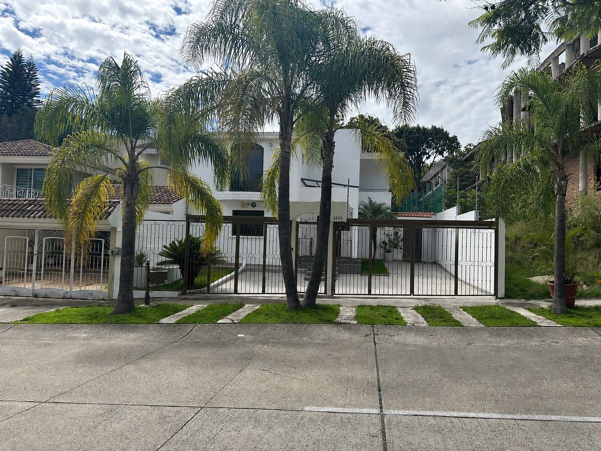 CASA EN VENTA - BUGAMBILIAS, photo 1 of 24