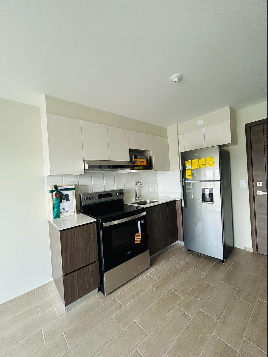 Apartamento en renta Con Linea blanca en zona 12 - Image 1
