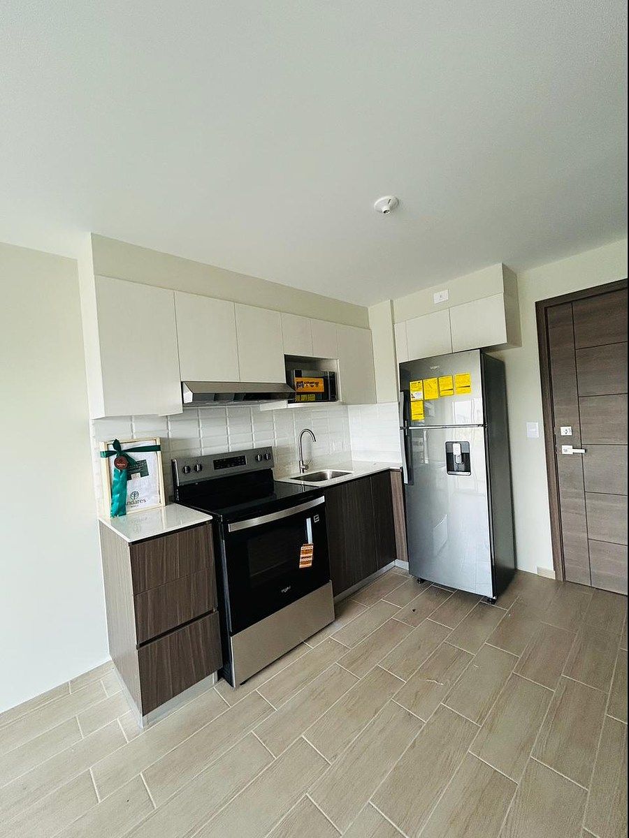 Apartamento en renta Con Linea blanca en zona 12 - Image 2