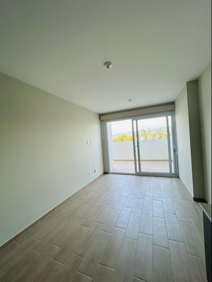 Apartamento en renta Con Linea blanca en zona 12 - Image 3