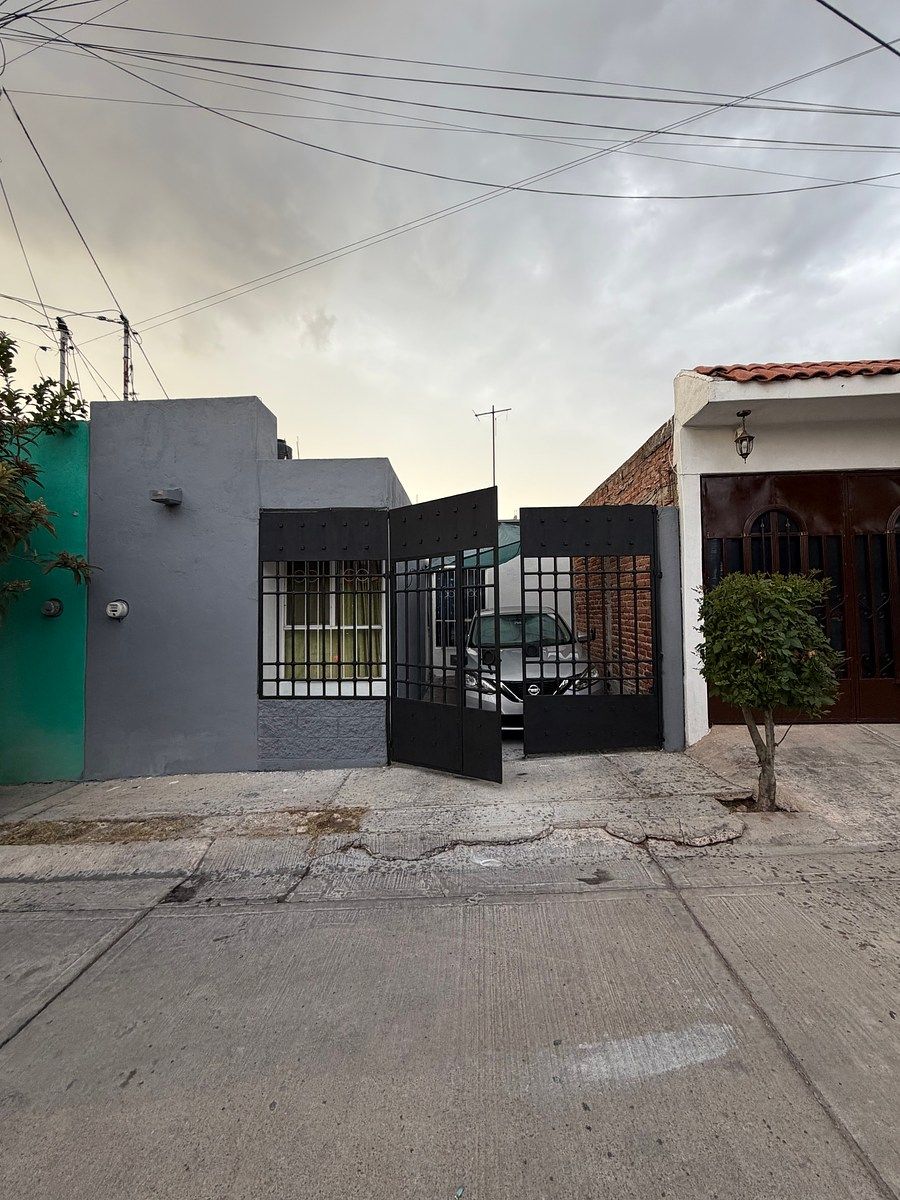 COLINAS DE ORIENTE, photo 1 of 12