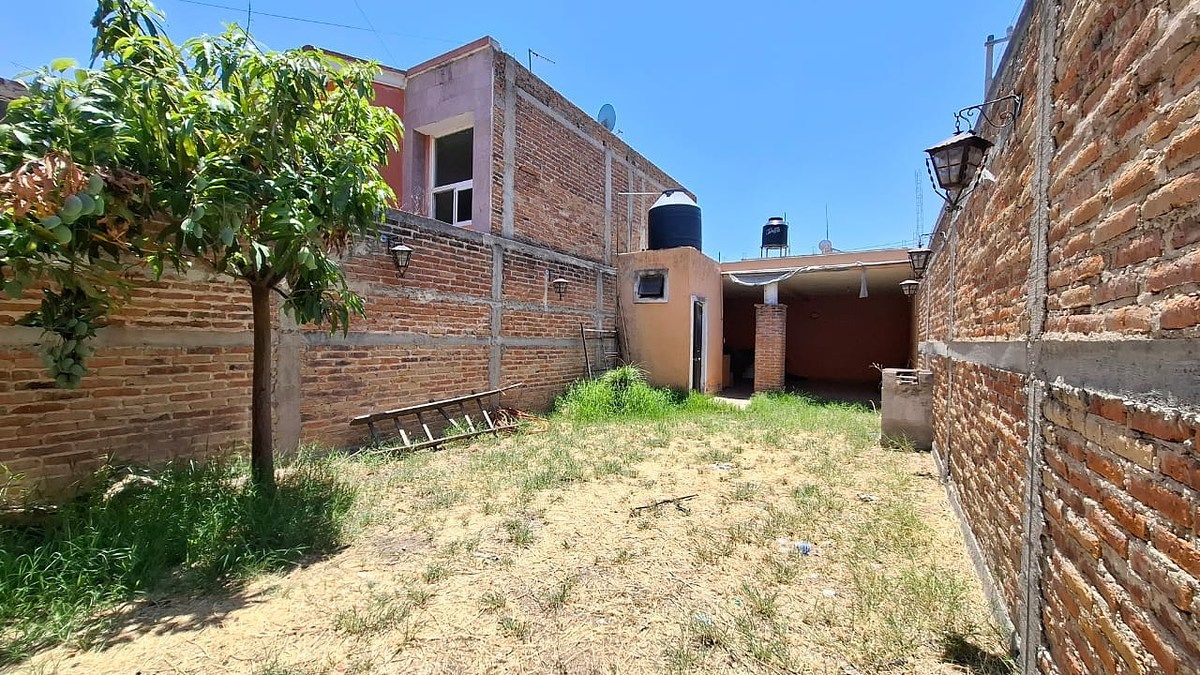 TERRENO CON CONSTRUCCION EN RENTA EN ESQUINA, foto 1 de 8