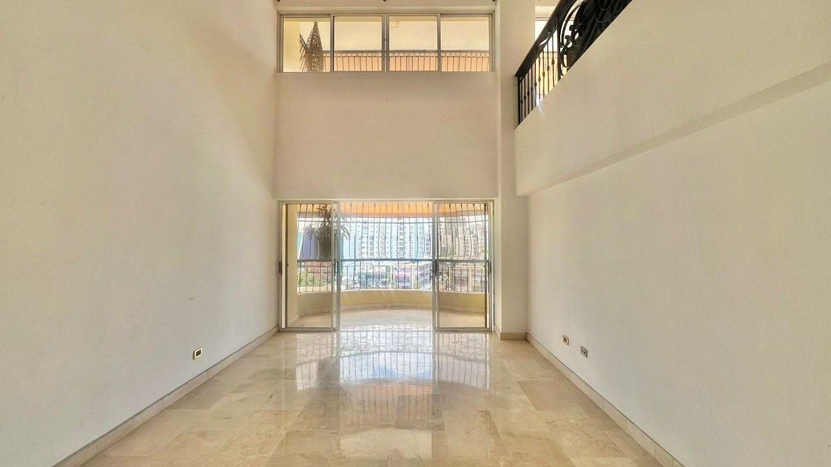 PENTHOUSE CON VISTA A LA CIUDAD DE 4 HABITACIONES EN ALQUILER EN SERRALLES, foto 1 de 12