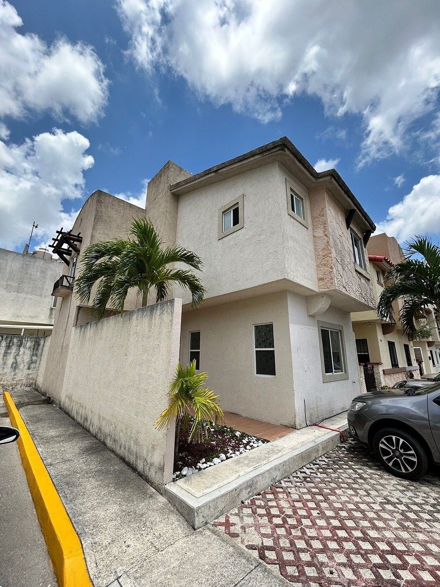 EN VENTA - CASA DE ESQUINA EN RESIDENCIAL CATANIA, foto 1 de 24