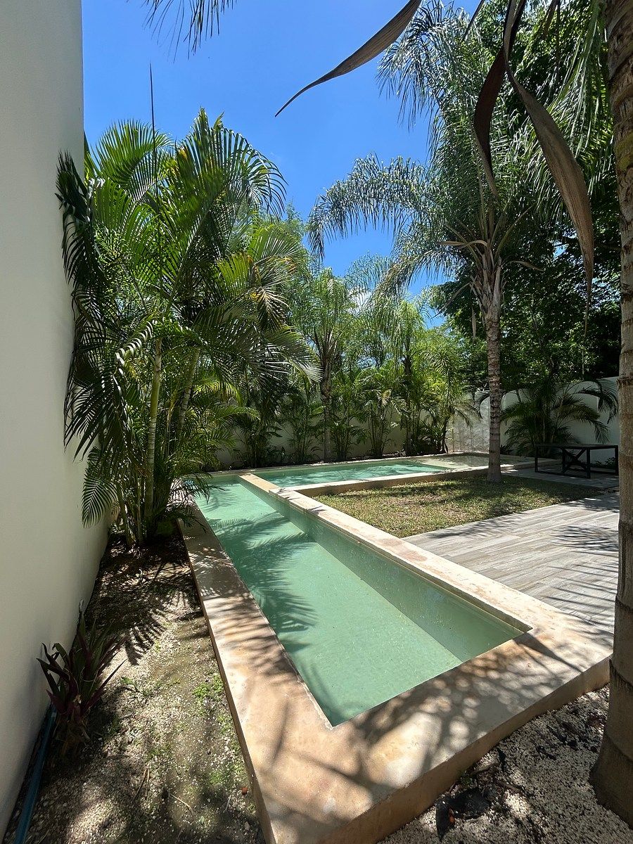 Casa de 3 niveles en renta en privada en Temozón Norte, sin muebles, foto 1 de 29
