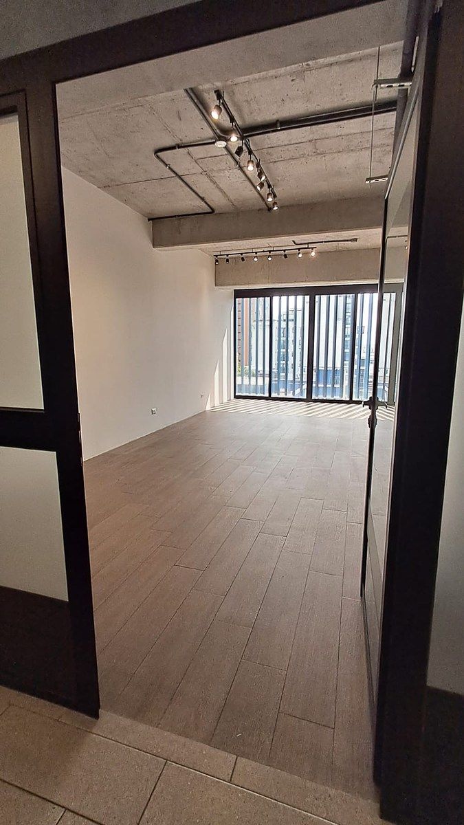 OFICINA EN VENTA O RENTA – EDIFICIO GRANAT, ZONA 4 - Image 2