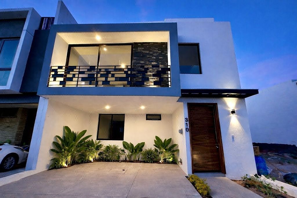 House for Sale in Altanza Solares, Zona Real, photo 1 of 20
