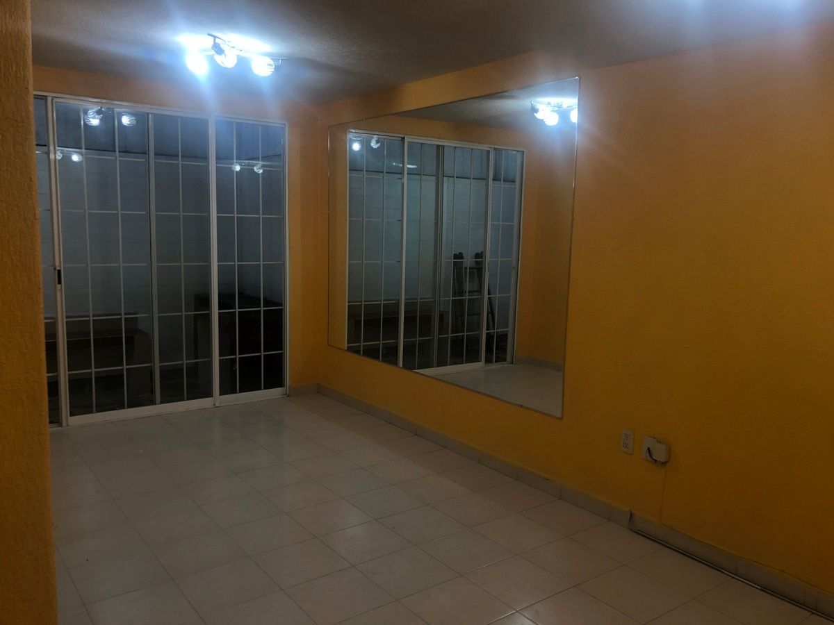 Casa en Villa de las Flores 2a Sección (Unidad Coacalco), Coacalco de Berriozábal, foto 2 de 20