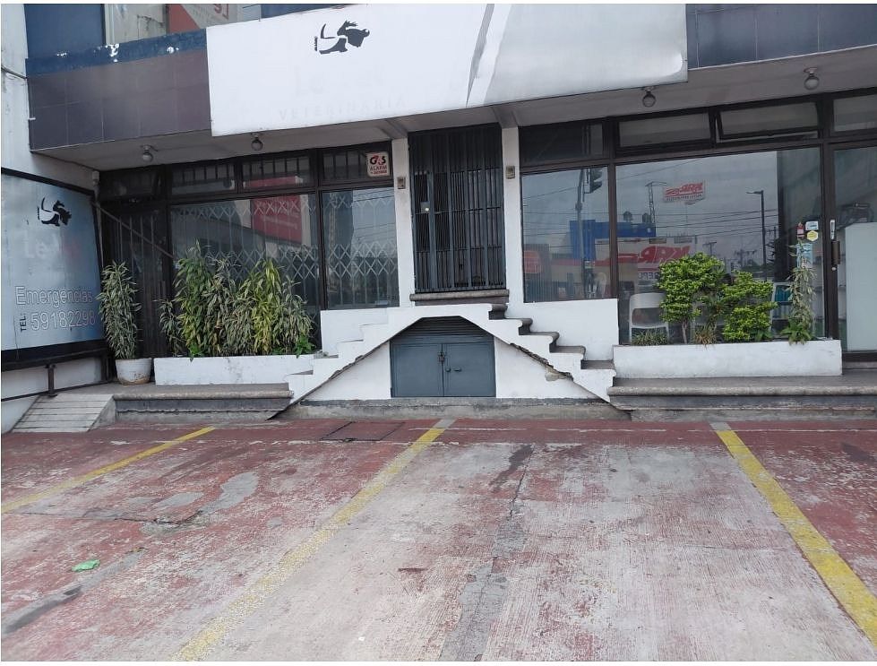 LOCAL COMERCIAL EN RENTA – ZONA 10 - Image 1