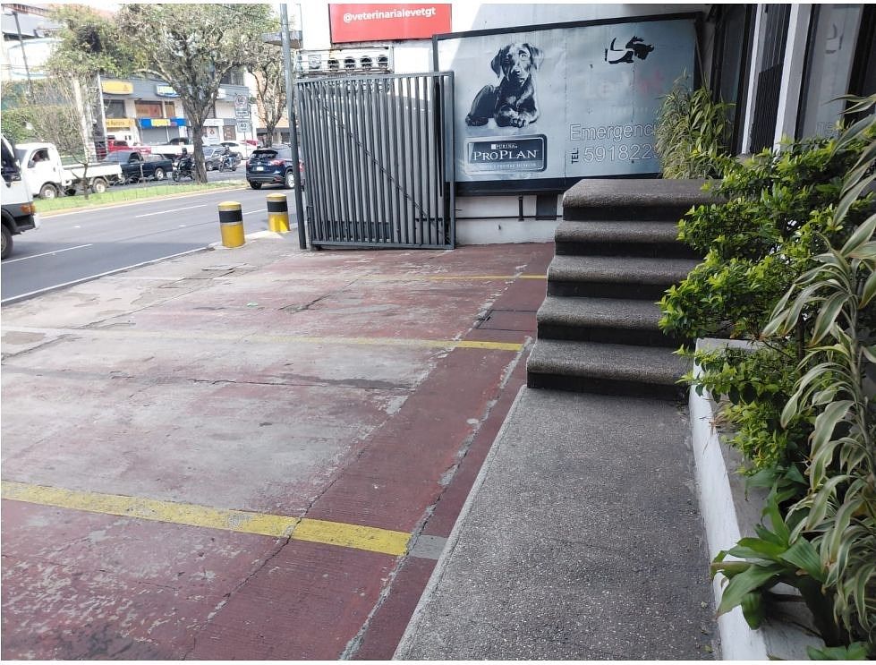 LOCAL COMERCIAL EN RENTA – ZONA 10 - Image 3