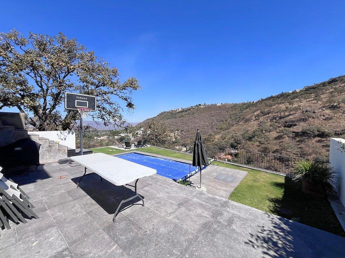 Las Cañadas Casa en Venta con Espectacular Vista y Alberca, foto 1 de 16