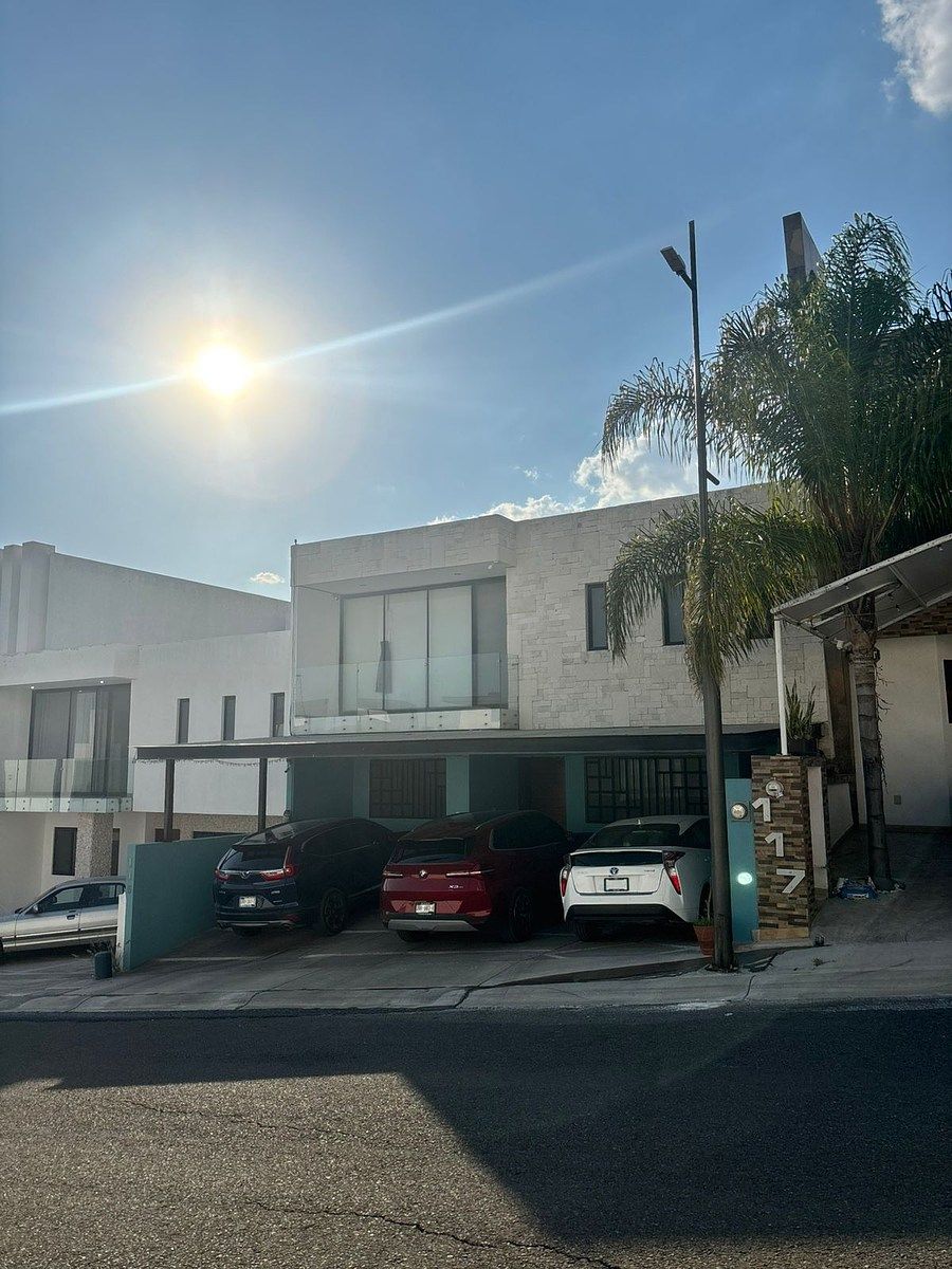 House for Sale in Lomas de Juriquilla, photo 1 of 12