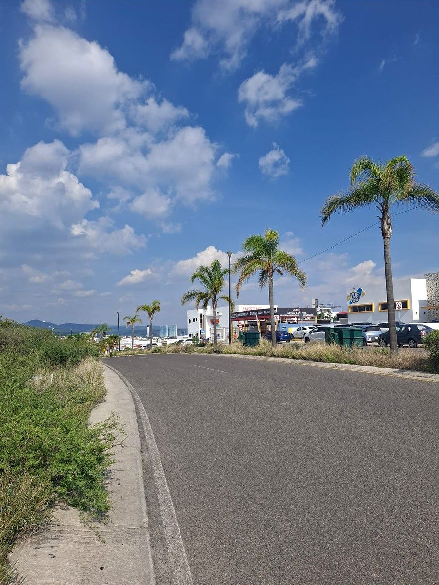 Terreno Comercial en Renta Cumbres del Lago, foto 1 de 18