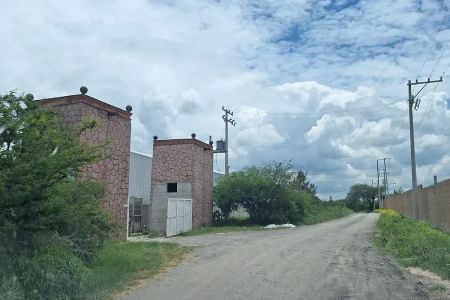 Oportunidad terreno frente a los cues