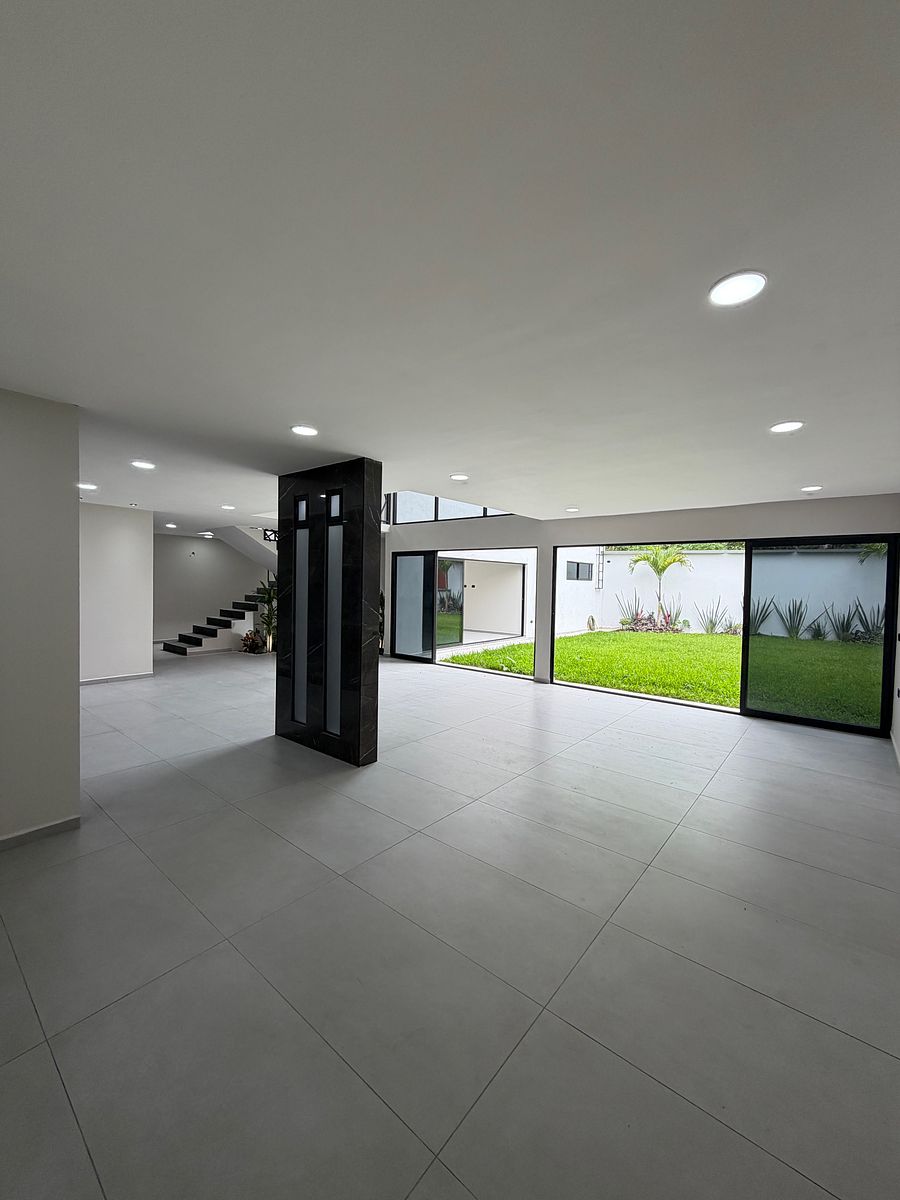 Residencia de lujo en Coatepec con amplio jardín, doble altura y recámara en pla, foto 1 de 36