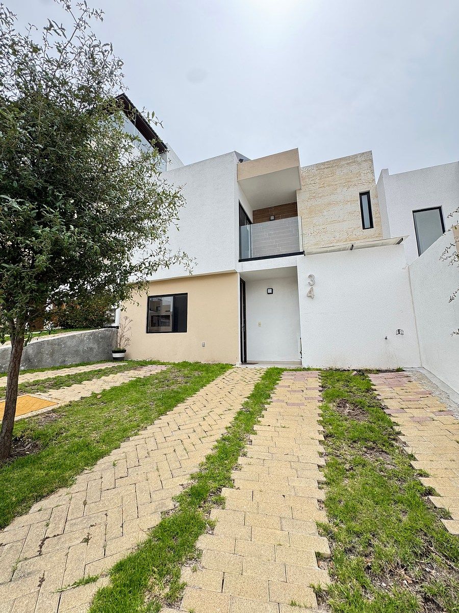 CASA EN RENTA AMUEBLADA EN ZIBATA, foto 1 de 29