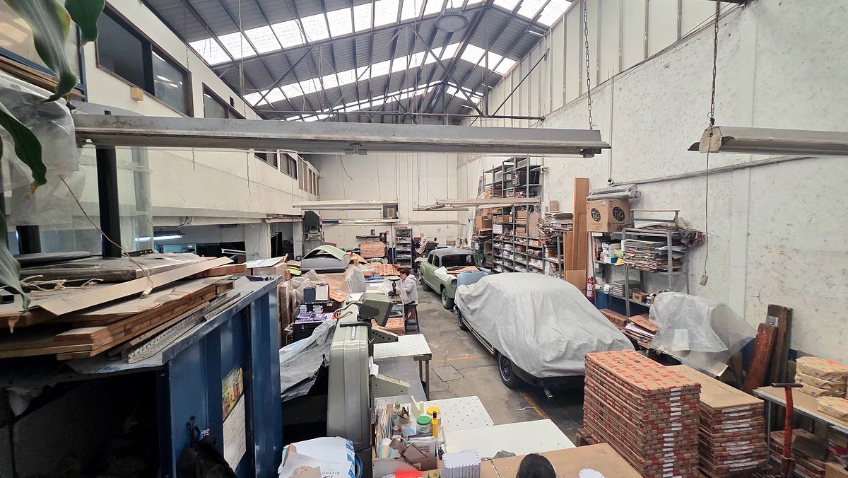Commercial warehouse for distribution point. Excellent location., photo 1 of 22