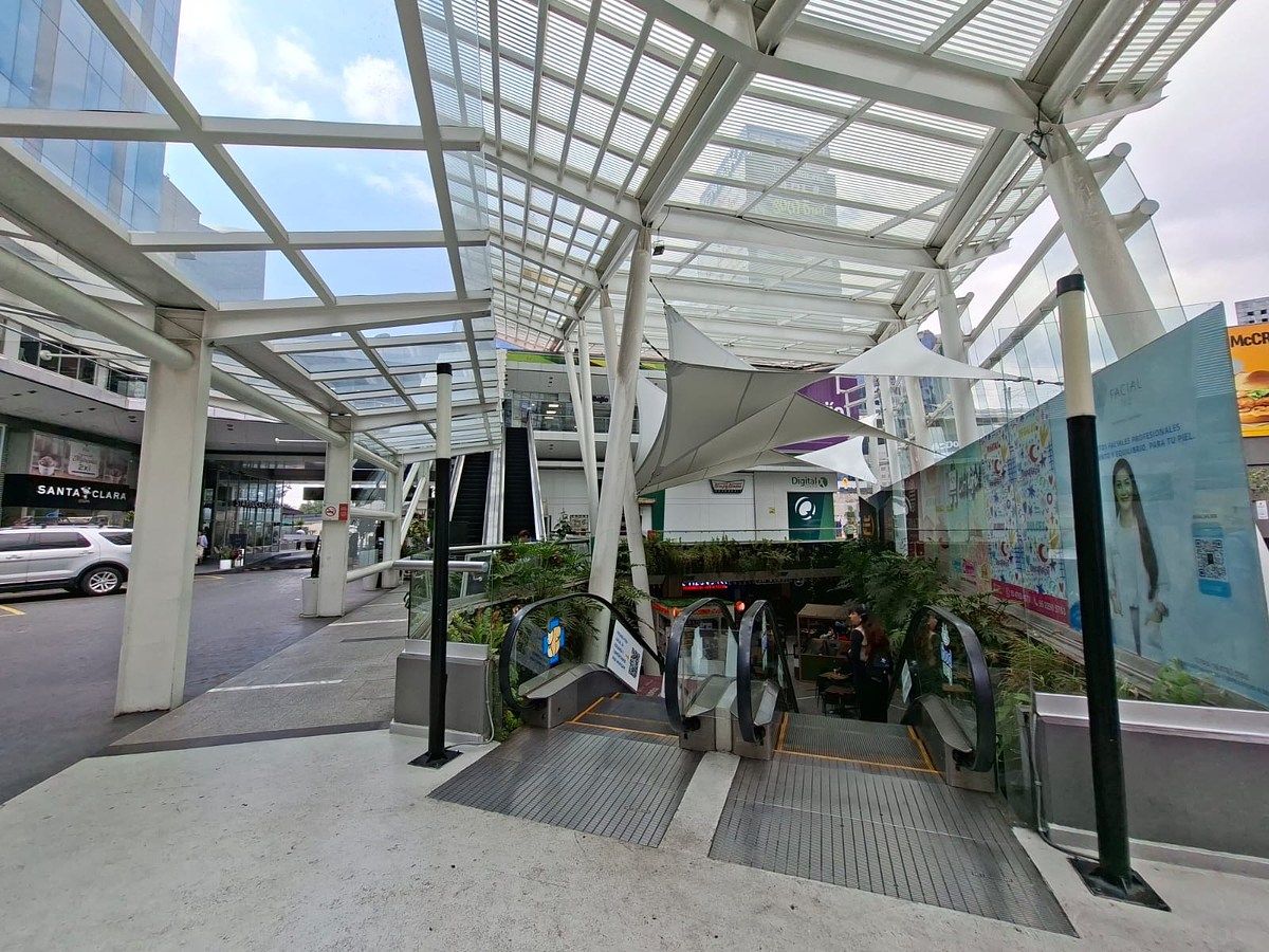 Shopping Mall Space in Santa Fe Cuajimalpa, Cuajimalpa de Morelos, photo 4 of 10