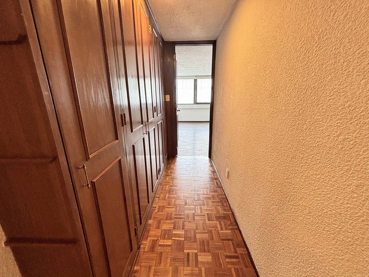 Closet de blancos en pasillo, foto 10 de 28