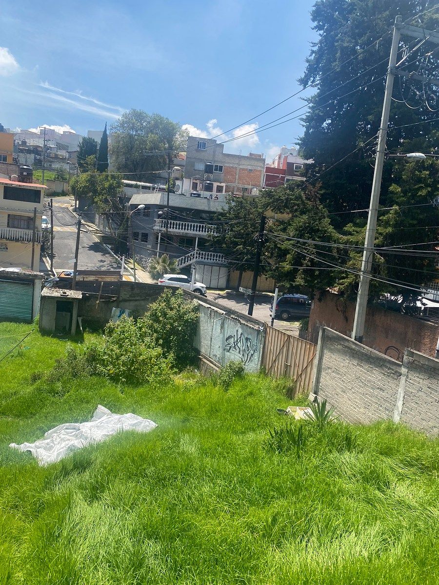 Land for Sale, with 3 Fronts just steps from the Mexico-Toluca Highway, Cuajimalpa, photo 1 of 2