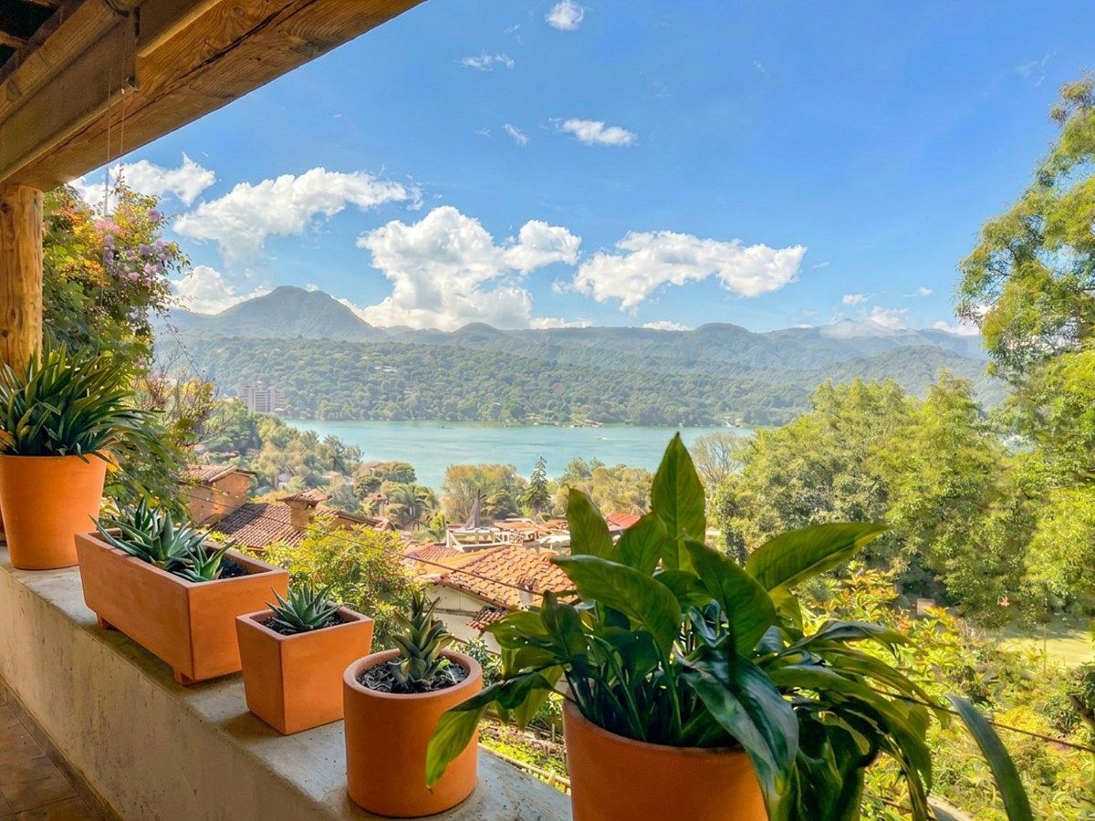 VENTA CASA CON VISTA AL LAGO EN VALLE DE BRAVO - foto 2