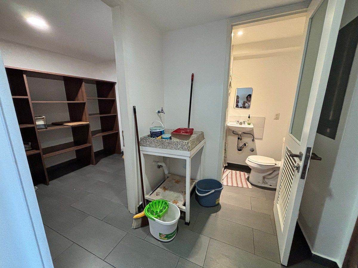 Área de lavado y cuarto de servicio con baño completo, foto 7 de 37