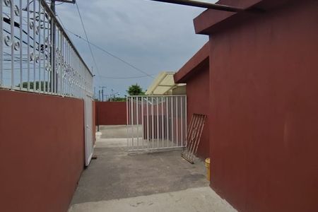 Casa con 3 Locales Comerciales en Civac 🏢