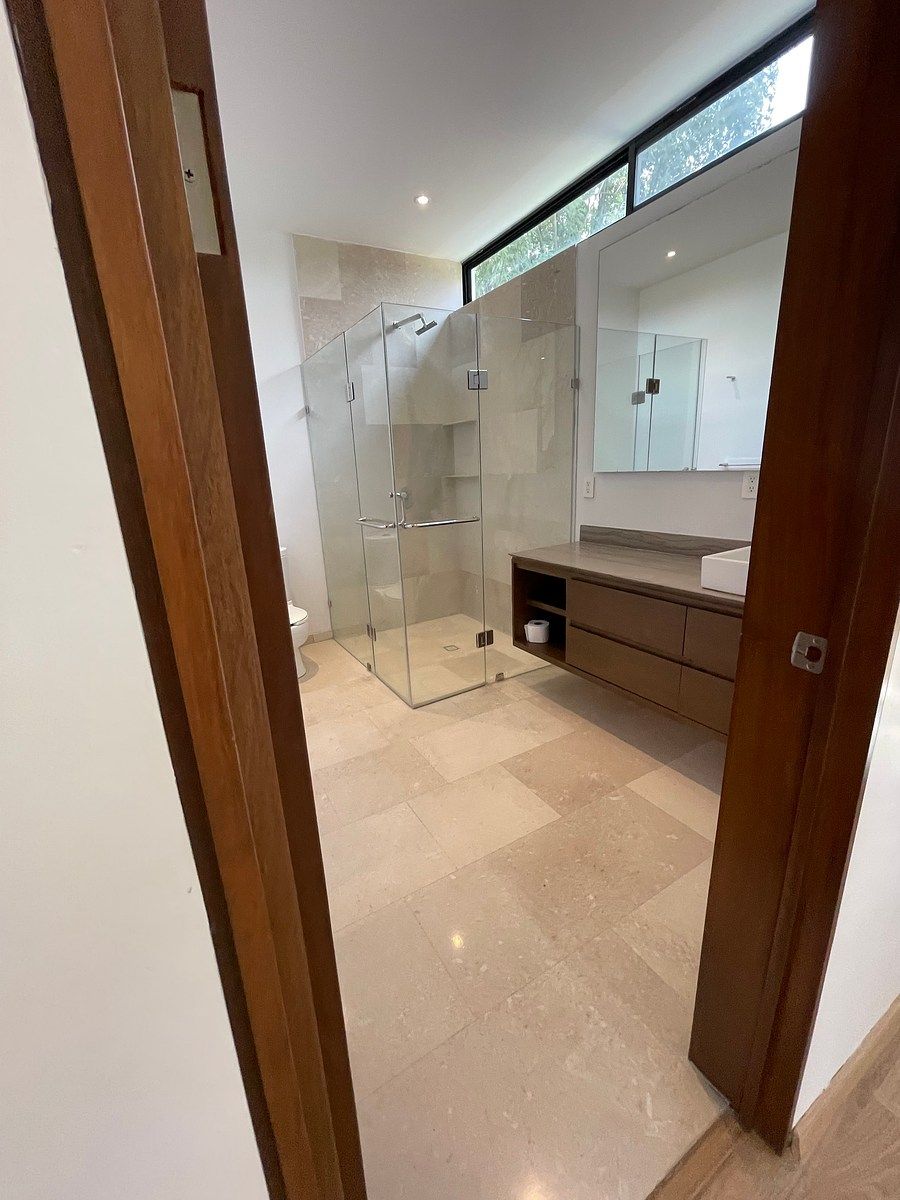 Baño completo principal, foto 12 de 19