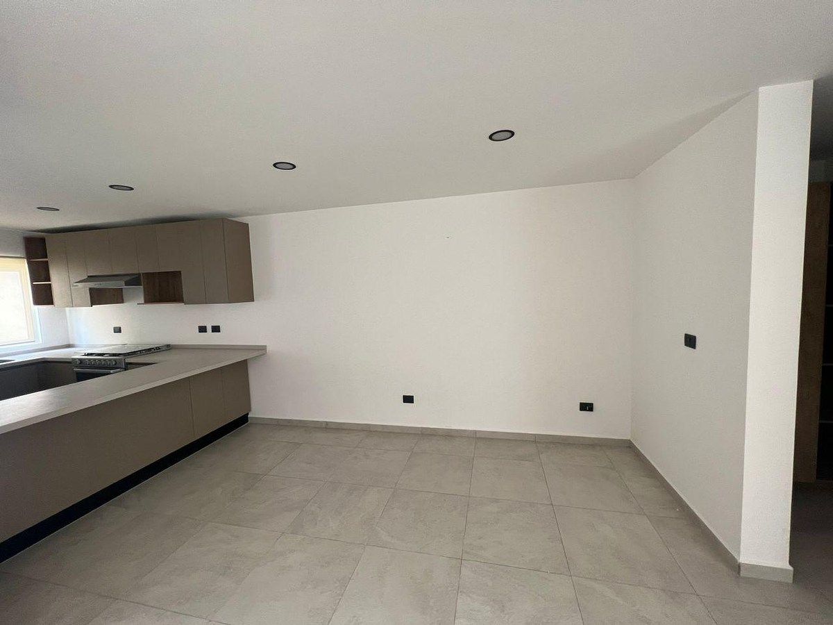 Casa em Villas del Refugio, Querétaro, foto 2 de 17