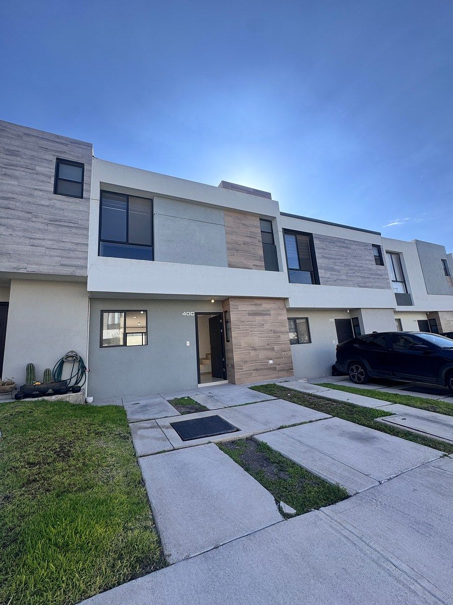 Casa en Venta Zakia* 2 recs + Junto a Plaza Epic Center
